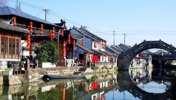 【问政问需在基层】罗治章代表：当好村庄“家长” 志愿陪送老人看病
